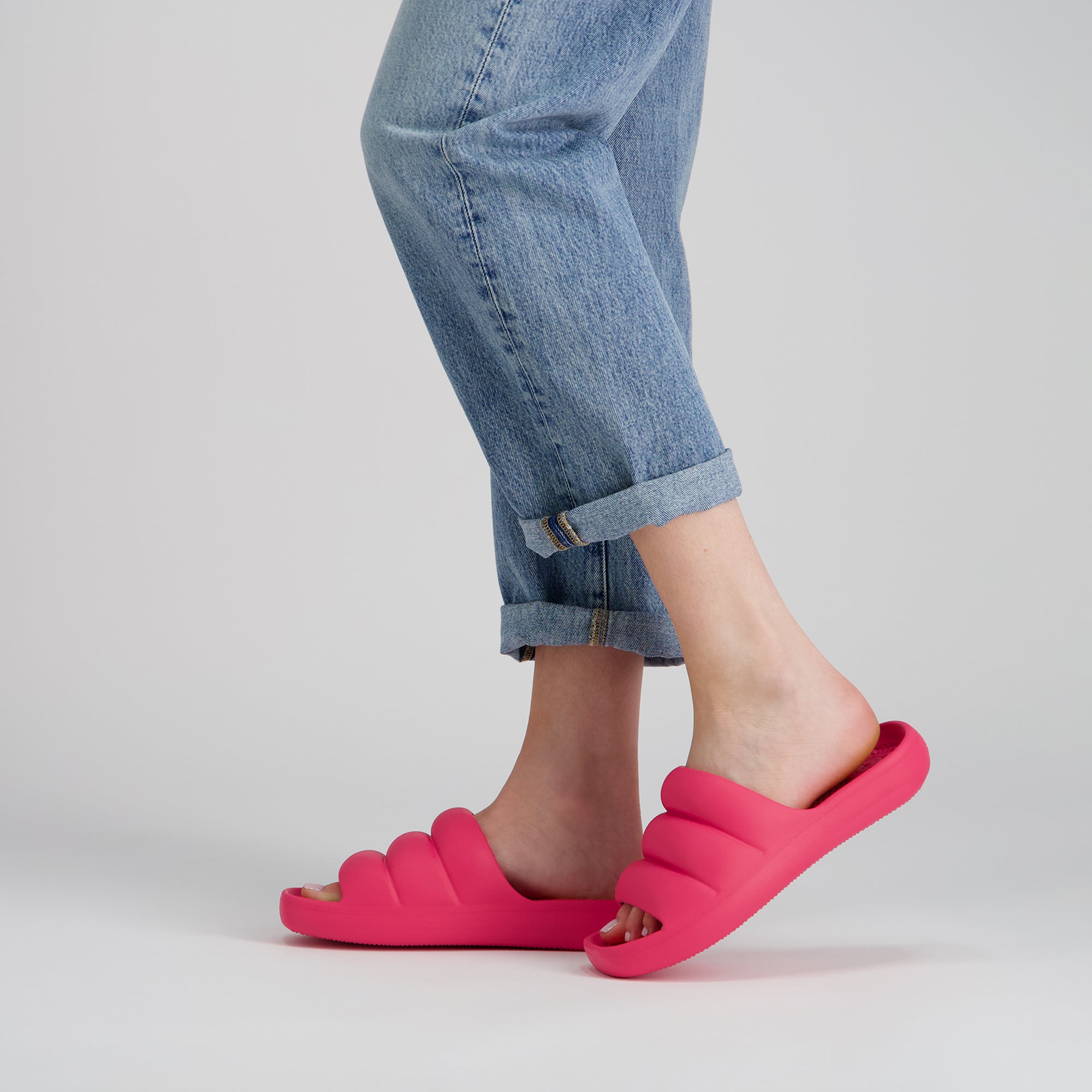 Women's Puffy Platform Slide - Image 16
